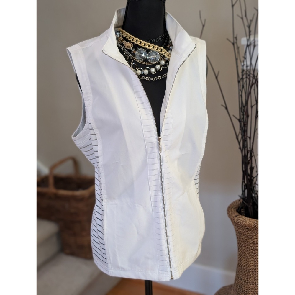 Weekends by Chico's White Full Zip Vest Mesh Side Panels EUC Size 1 M